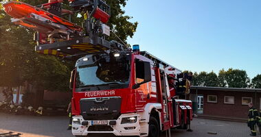 Dienst MoBeWu: Drehleiter & Begehung Grundschule